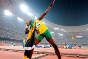 世界杯2026参赛球队-体育周分裂，足球立新规，篮球陷迷局